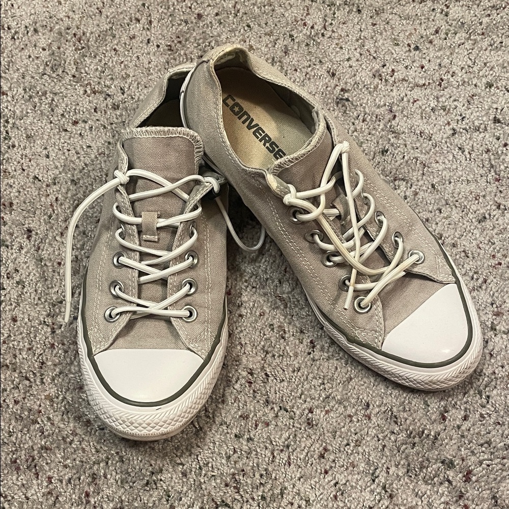Converse‎ Woman’s Gray Low Top Polka Dot Sneakers Size 9